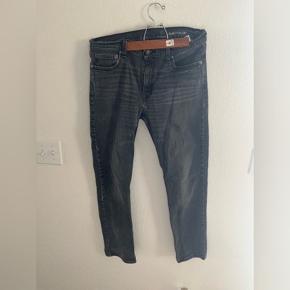 Men’s slim straight jeans
